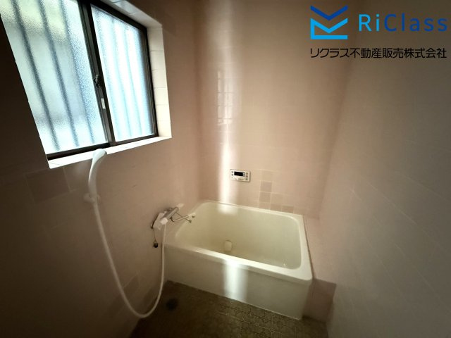 中古戸建　神戸市長田区花山町２丁目5の浴室|お風呂です
窓もあります