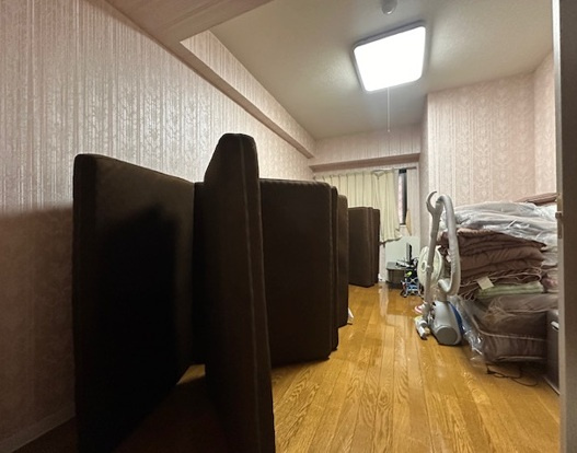 川奈駅やスーパー徒歩圏内　ペット可のライオンズマンション川奈マリンビューの洋室