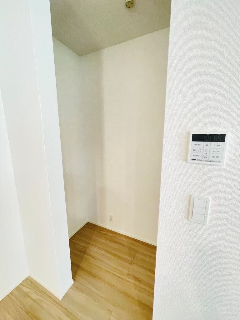 岡崎市中島町01期　新築分譲住宅　全2棟　1号棟の収納|キッチンパントリーには非常時用の食品や、買い置き、消耗品などの収納に便利です♪