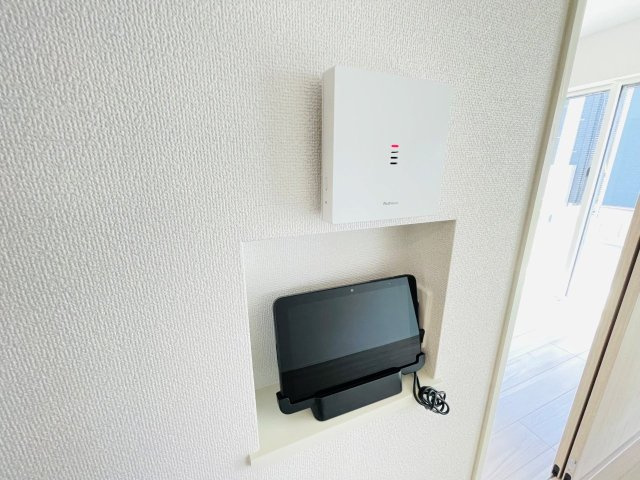 岡崎市中島町01期　新築分譲住宅　全2棟　1号棟のセキュリティ|家の様々な家電や住宅機器にリンクすることで、インターホンや家電操作、消費電力のモニタリングなど便利な機能がタブレット1台で操作できます♪
