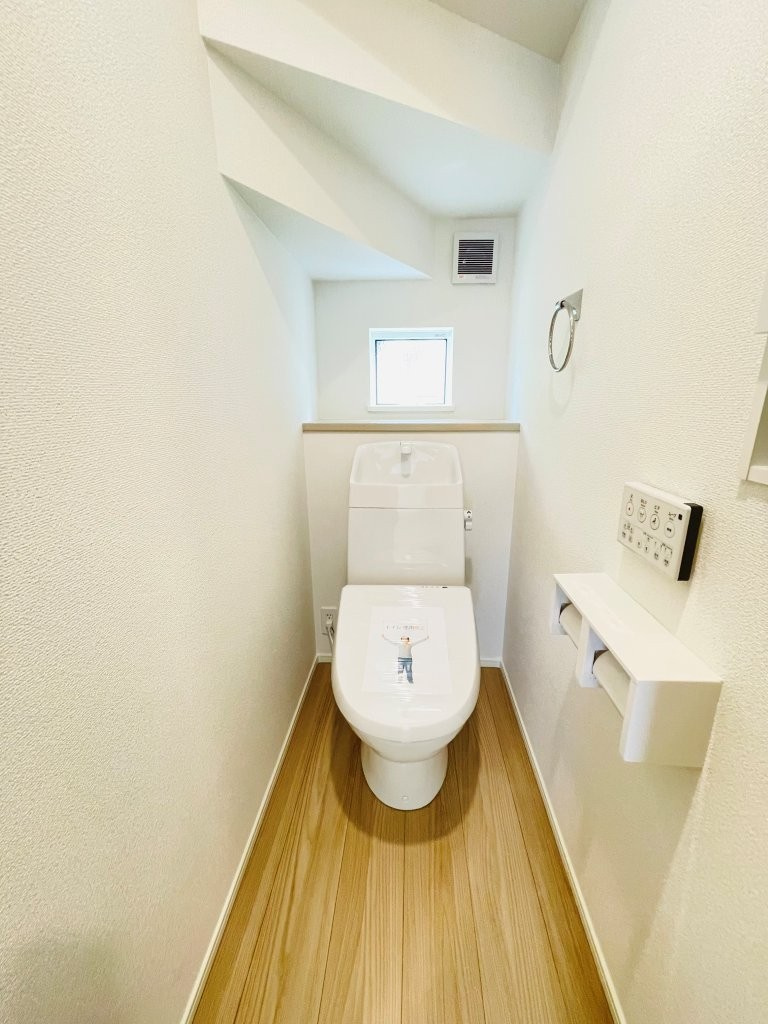 岡崎市中島町01期　新築分譲住宅　全2棟　1号棟のトイレ|1階、2階とも温水洗浄機能付きトイレです。