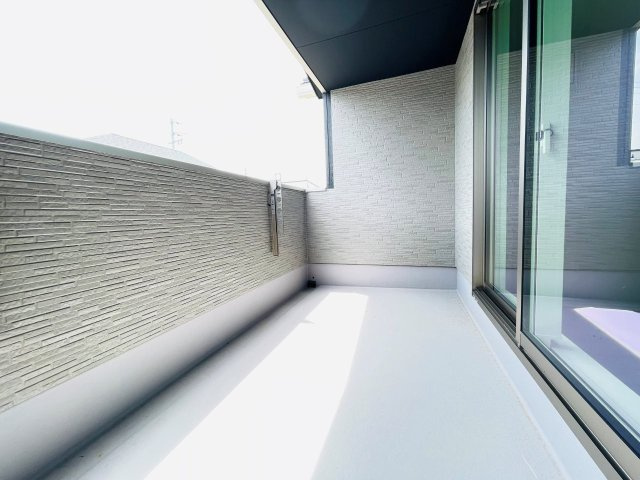 岡崎市中島町01期　新築分譲住宅　全2棟　1号棟のバルコニー|突然の雨でも安心なインナーバルコニー♪