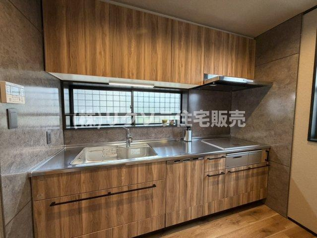 藤阪東町4丁目　中古一戸建てのキッチン|IHクッキングヒーター
■物件内覧・資金計画相談・住宅ローン相談、リフォーム相談、お問合せ受付中■
※当日・翌日のご内覧、ご相談はお電話でのお問合せがスムーズです！