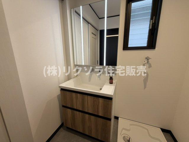 藤阪東町4丁目　中古一戸建ての独立洗面台|■物件内覧・資金計画相談・住宅ローン相談、リフォーム相談、お問合せ受付中■
※当日・翌日のご内覧、ご相談はお電話でのお問合せがスムーズです！