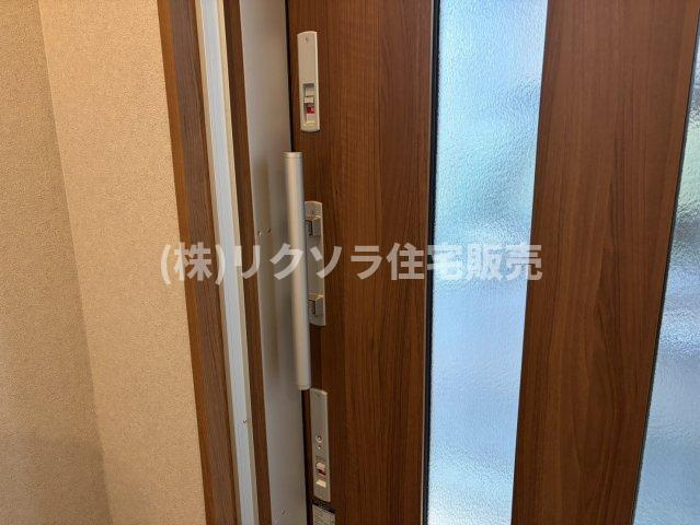 藤阪東町4丁目　中古一戸建ての防犯設備|ツーシリンダー錠
■物件内覧・資金計画相談・住宅ローン相談、リフォーム相談、お問合せ受付中■
※当日・翌日のご内覧、ご相談はお電話でのお問合せがスムーズです！