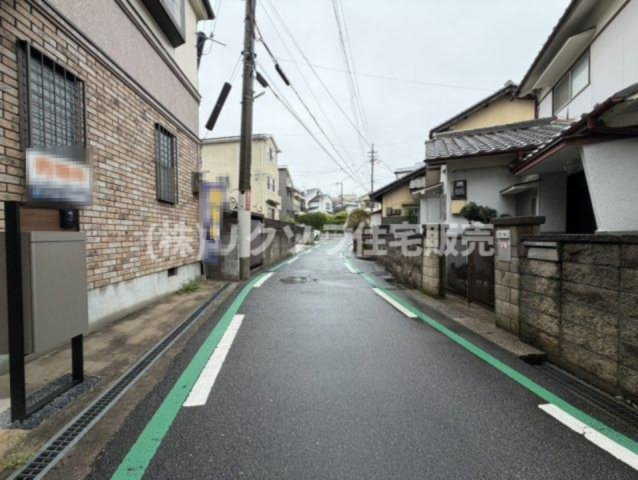 藤阪東町4丁目　中古一戸建ての前面道路含む現地写真|前道　南東　幅員3.83ｍ
■物件内覧・資金計画相談・住宅ローン相談、リフォーム相談、お問合せ受付中■
※当日・翌日のご内覧、ご相談はお電話でのお問合せがスムーズです！