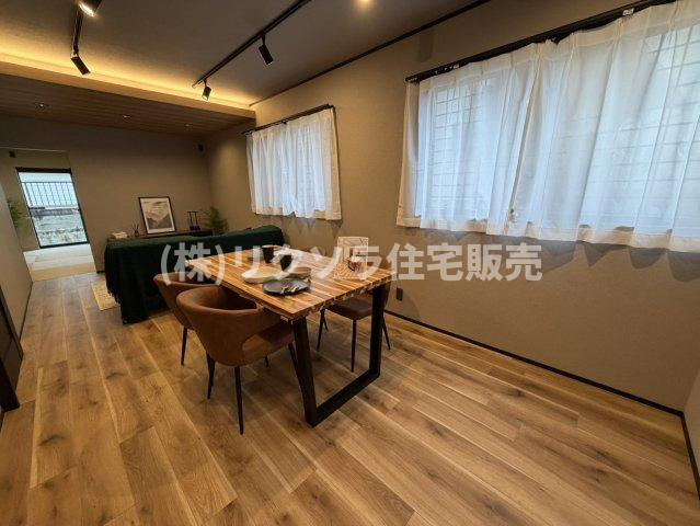 藤阪東町4丁目　中古一戸建ての居間・リビング|LDK14.4帖
■物件内覧・資金計画相談・住宅ローン相談、リフォーム相談、お問合せ受付中■
※当日・翌日のご内覧、ご相談はお電話でのお問合せがスムーズです！