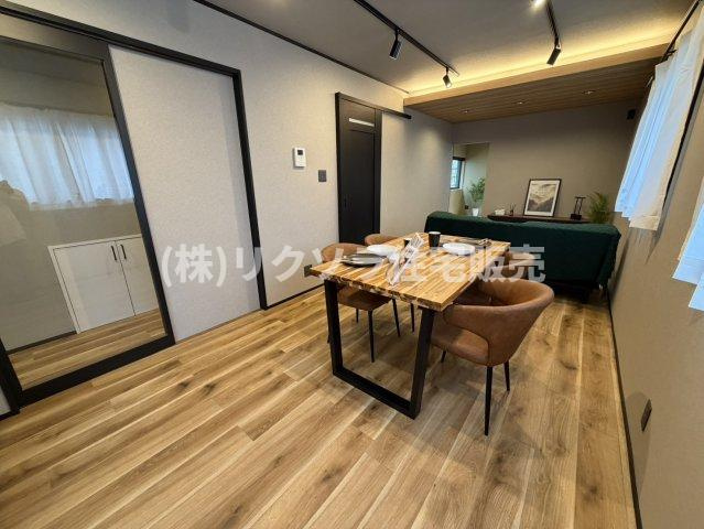 藤阪東町4丁目　中古一戸建ての居間・リビング|LDK14.4帖
■物件内覧・資金計画相談・住宅ローン相談、リフォーム相談、お問合せ受付中■
※当日・翌日のご内覧、ご相談はお電話でのお問合せがスムーズです！