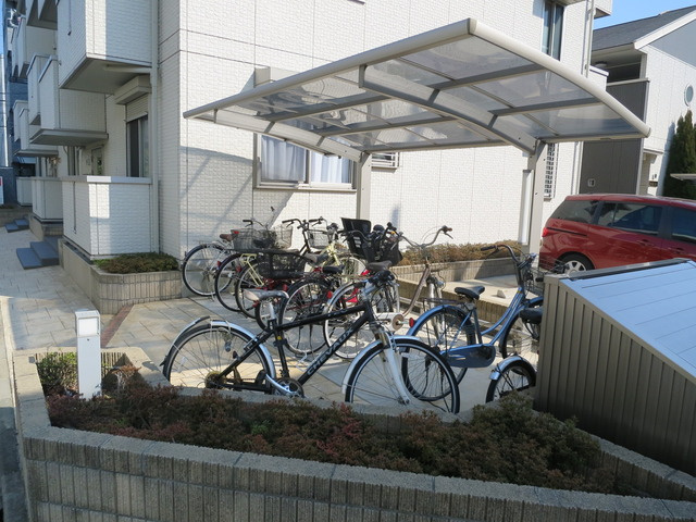 ステラ・ウノのその他共用部分|屋根付きの駐輪スペースです♪
