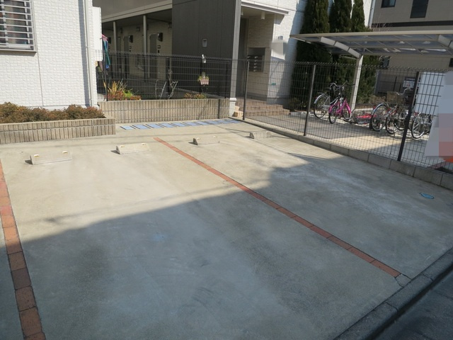 ステラ・ウノの駐車場|敷地内に駐車場があります♪（要空き確認）