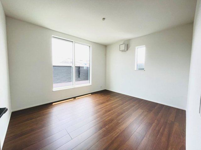 岡崎市中島町01期　新築分譲住宅　全2棟　2号棟の洋室|居室は、収納つきで子ども部屋や寝室など多彩な用途の利用ができます♪