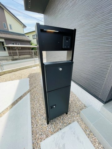 岡崎市中島町01期　新築分譲住宅　全2棟　2号棟のその他|宅配ボックス付きなので、留守でも荷物を受け取ることができ便利です。