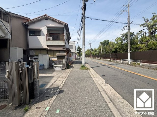 尼崎市神崎町の前面道路含む現地写真