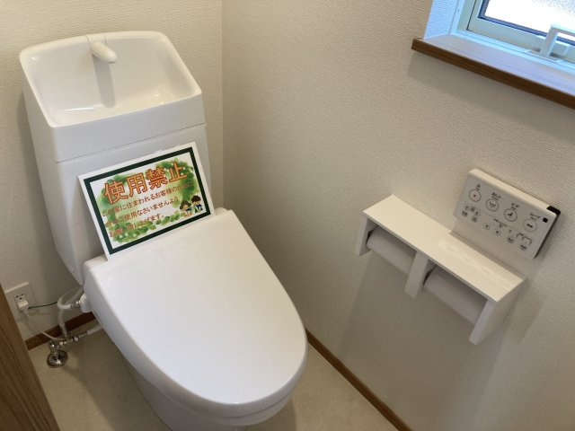ハートフルタウン前橋市朝日が丘町8番　Ａ号棟のトイレ|2階トイレです。清潔感のある白を基調としています。
