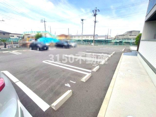 D-ROOM六条福寿町の駐車場