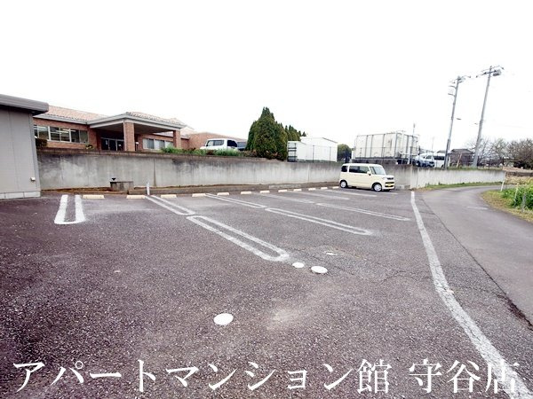 守谷市高野テナントの駐車場