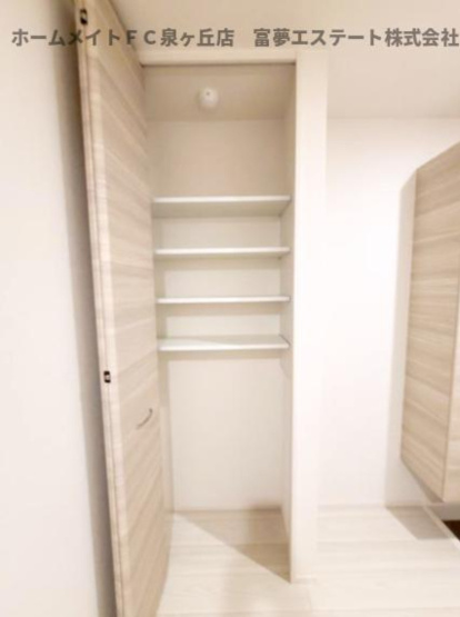 【玄関】 | D-residence西野　A棟 | 玄関収納
※イメージ　同物件別号室の写真