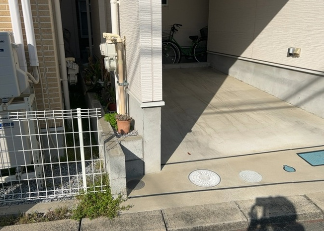 【冷暖房・空調設備】 | 床下換気口は、床下に湿気がこもることを防ぎ、効果的に換気を行うために設置されています。床下換気口が設置されていない建物は、基礎パッキング工法などにより換気を行なっています。詳細は現地でご確認ください。