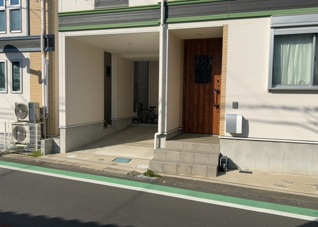 【駐車場】 | 駐車場と明記されていても、最小スペースでつくられた駐車場だと大型車は駐車できなかったり、出入りしにくくなったりする可能性があります。お車のサイズと購入したい物件の駐車場のサイズを現地で確認しましょう。