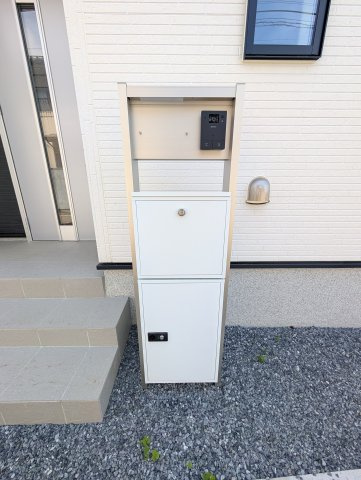 【設備】 | リナージュ高崎市上並榎町25-1期ー① | 宅配ボックスも標準装備♪
