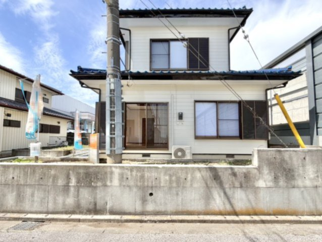 【中古戸建】熊谷市肥塚の外観|■外観｜閑静な住宅街で始める新しい暮らし♪開放的な毎日をあなたへ(^^♪