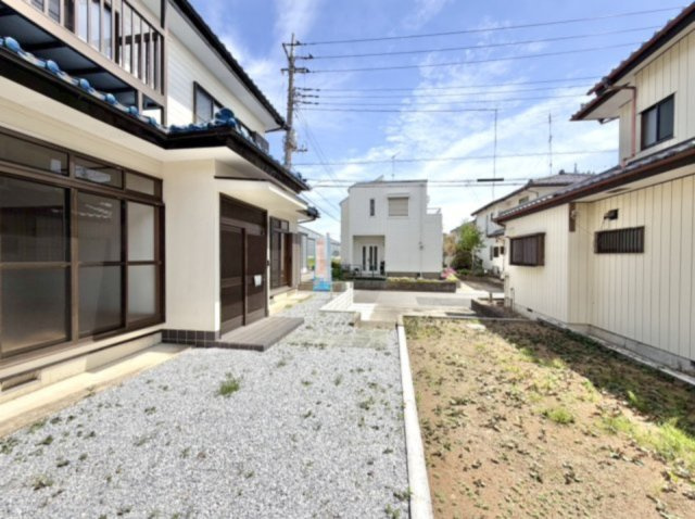 【中古戸建】熊谷市肥塚の庭|■外観｜庭付き一戸建てならお子様やペットが走り回っても大丈夫！伸び伸びと遊び、過ごすことができます♪