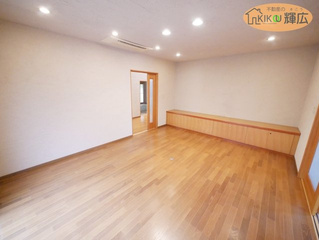 姫路市飾磨区阿成渡場　中古戸建の居間・リビング