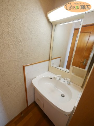 姫路市飾磨区阿成渡場　中古戸建の独立洗面台