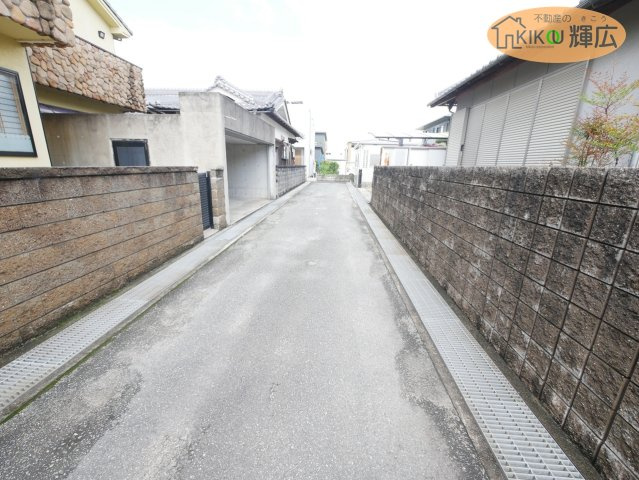 姫路市飾磨区阿成渡場　中古戸建の前面道路含む現地写真