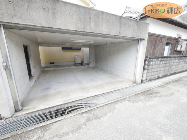 姫路市飾磨区阿成渡場　中古戸建の駐車場
