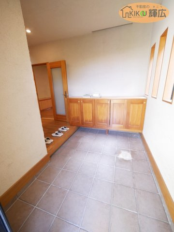 姫路市飾磨区阿成渡場　中古戸建の玄関