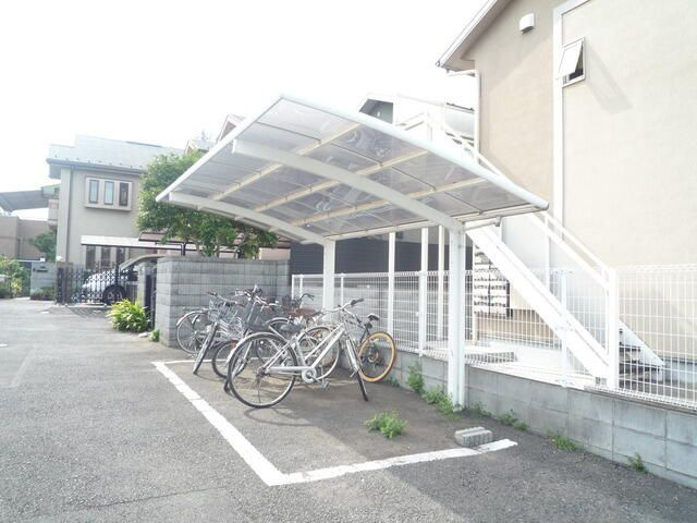 ヴィルヌーブ花小金井の駐車場