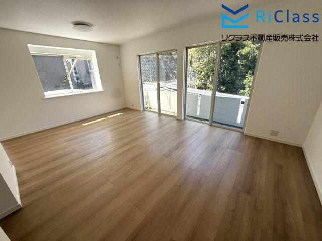中古戸建　神戸市北区中里町２丁目24の居間・リビング|ゆったり過ごせるリビングです
