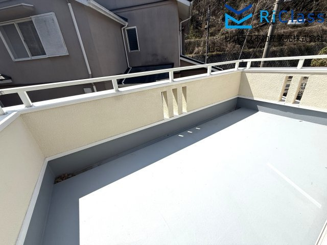 中古戸建　神戸市北区中里町２丁目24のバルコニー|ワイドバルコニーです