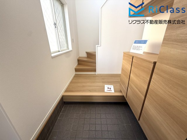 中古戸建　神戸市北区中里町２丁目24の玄関|きれいな玄関です