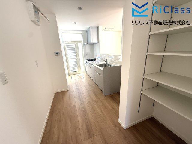 中古戸建　神戸市北区中里町２丁目24のキッチン|便利なパントリー付きです