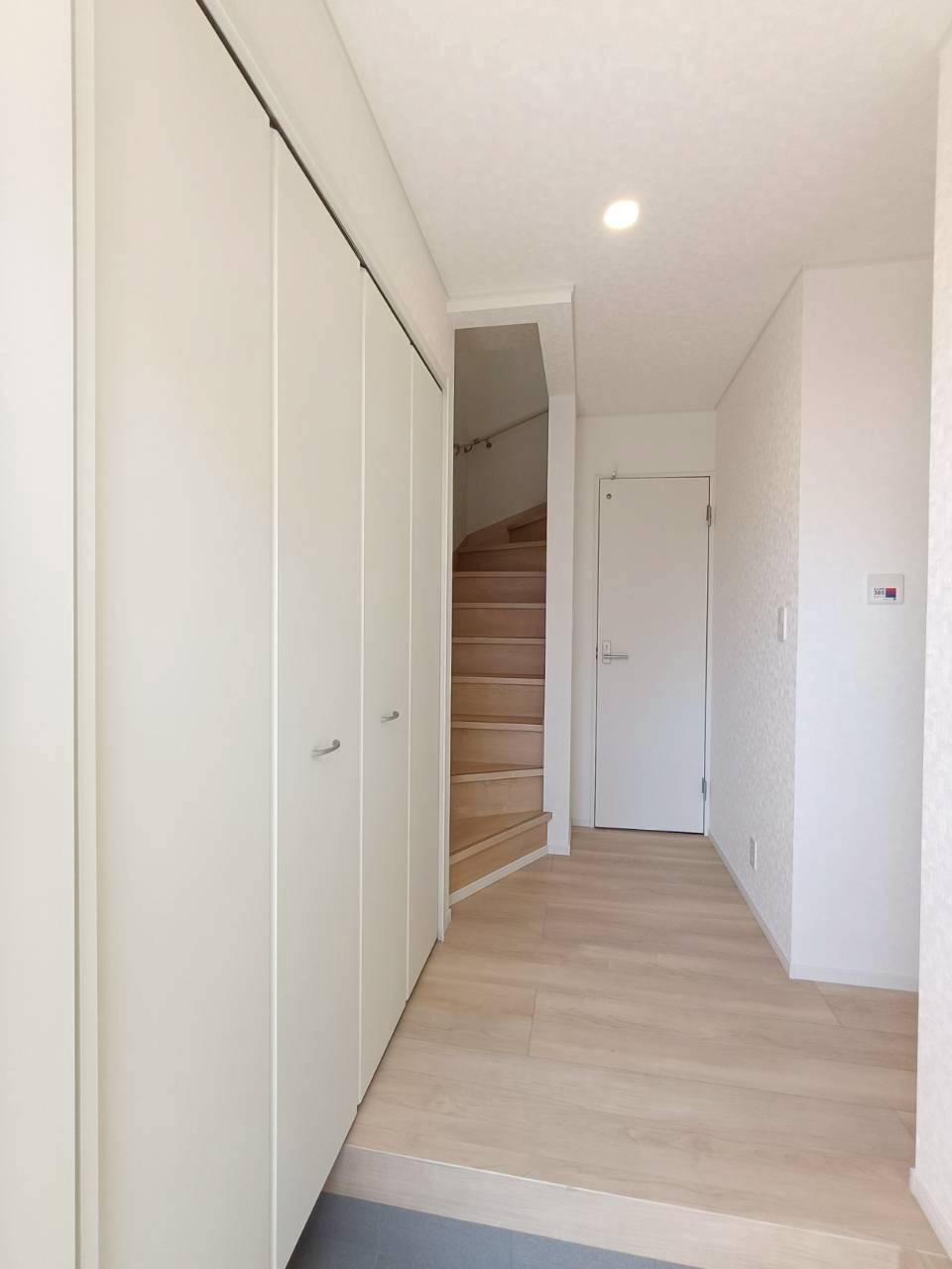 北葛飾郡松伏町　田島　新築戸建　全1棟の玄関|施工例です