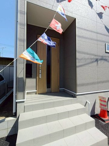 北葛飾郡松伏町　田島　新築戸建　全1棟の玄関|施工例です