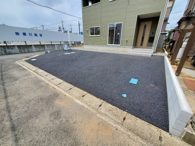 北葛飾郡松伏町　田島　新築戸建　全1棟の駐車場|カースペースがあります