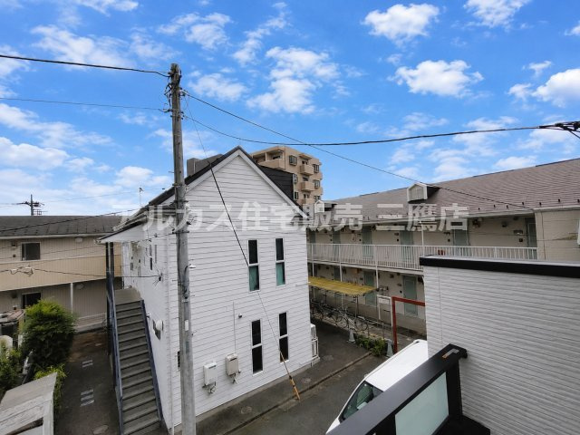 京王線 仙川駅 徒歩7分 新築戸建 調布市仙川町３丁目の展望|バルコニーからの眺望。周辺は静かな住宅街が広がり、空が見渡せる開けた眺めです。