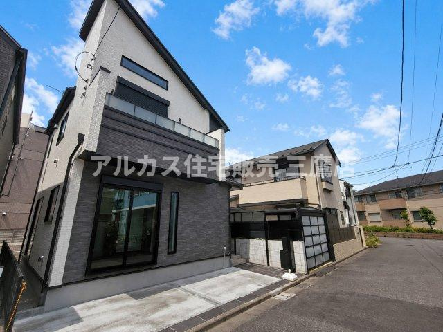 京王線 仙川駅 徒歩7分 新築戸建 調布市仙川町３丁目のその他|スタイリッシュな片流れ屋根のデザイン住宅。前面道路もすっきりとした落ち着いた住環境です。