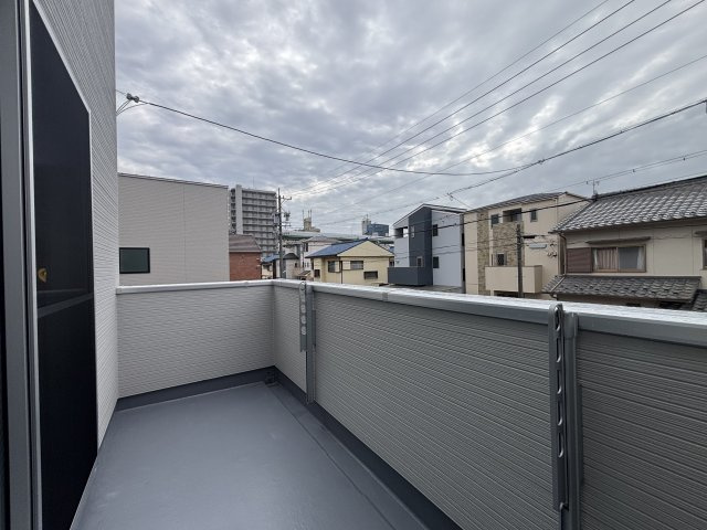 MELDIA北区清水308②｜名古屋市の戸建ならホームアップのバルコニー|南向きの広いバルコニーなら、家族みんなの洗濯物も一気に乾いて家事時短に
