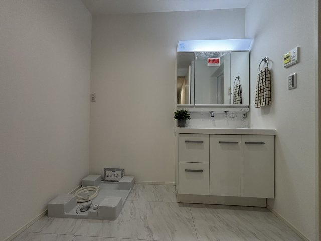 MELDIA北区清水308②｜名古屋市の戸建ならホームアップの独立洗面台|就寝前や朝の身支度の際など、快適にお使いいただける洗面台