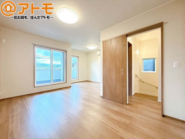 【子供部屋】 | 葵区西千代田町3期　新築戸建　2号地 | バルコニーに面したお部屋なので、布団などの大きなものも楽々干せます♪