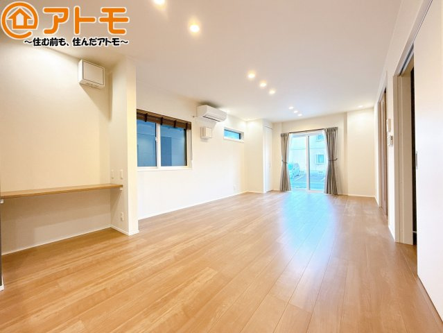 【居間・リビング】 | 葵区西千代田町3期　新築戸建　2号地 | 勉強をしたり、テレビを見たり、家族との会話を楽しんだりとゆったりと過ごせるスペースです！