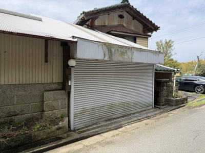【駐車場】 | 君津市中島中古戸建 | 電動シャッター付駐車場