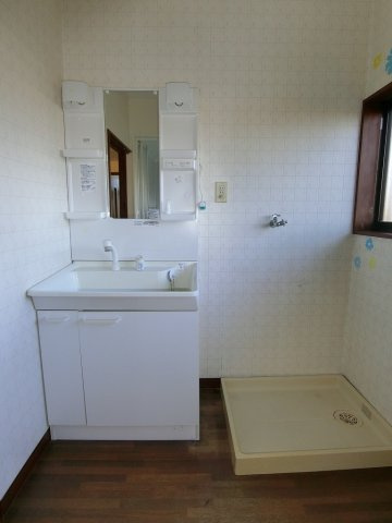 安中市安中中古住宅の独立洗面台
