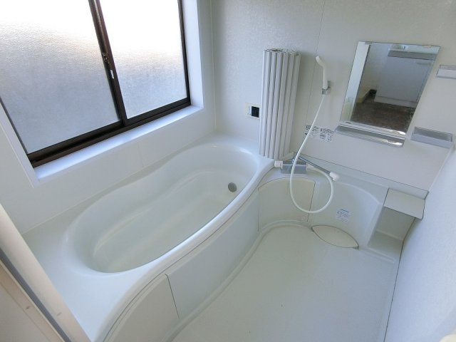 安中市安中中古住宅の浴室