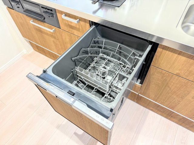 東戸塚前田町パークホームズの設備|◆食後の食器洗いは食洗機にお任せ！ご家族と団らんの時間を。家事の時短に効果大の食洗器付き。高温洗浄、節水効果もございます。