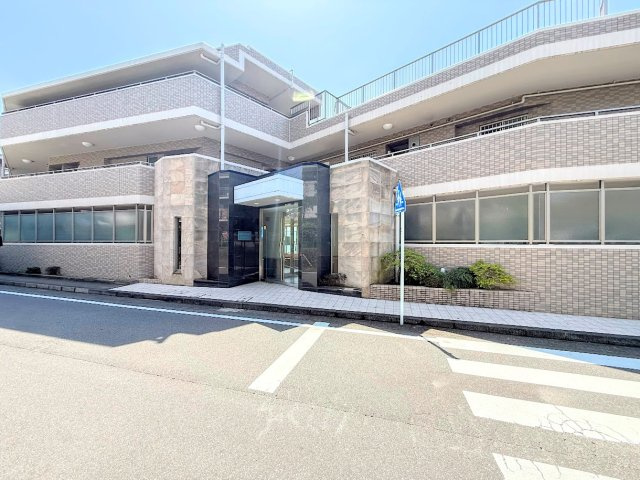東戸塚前田町パークホームズの外観|◆リフォーム済みでのお引渡しなので、即ご入居可能です。家具の配置や色など決めやすくスムーズにお引越しできます。